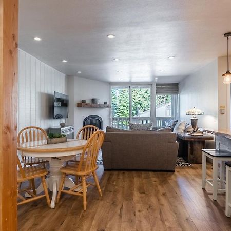 Highly Updated 1 Bedroom Plus Den, 2 Bath Crestview Unit 5 Sleeps Up To 4 Located Near Canyon Lodge Mammoth Lakes Bagian luar foto